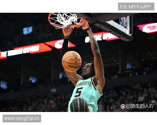 季前赛迎战湖人太阳队晒出布克马威帅气登机照引发关注